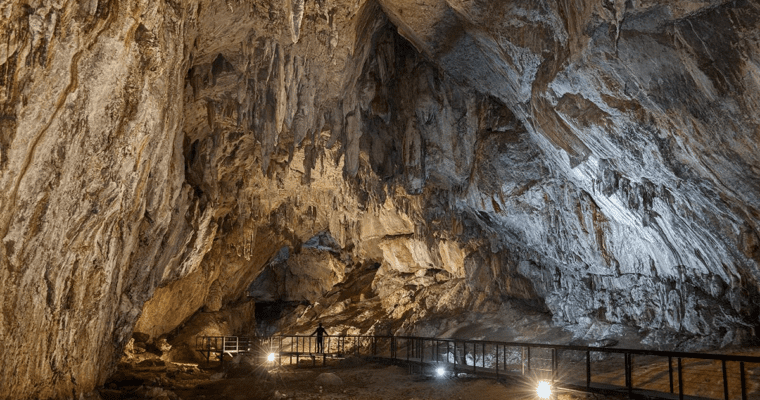 Descubriendo el Pasado en la Cueva de Cullalvera: Una Mirada a la Prehistoria de Cantabria