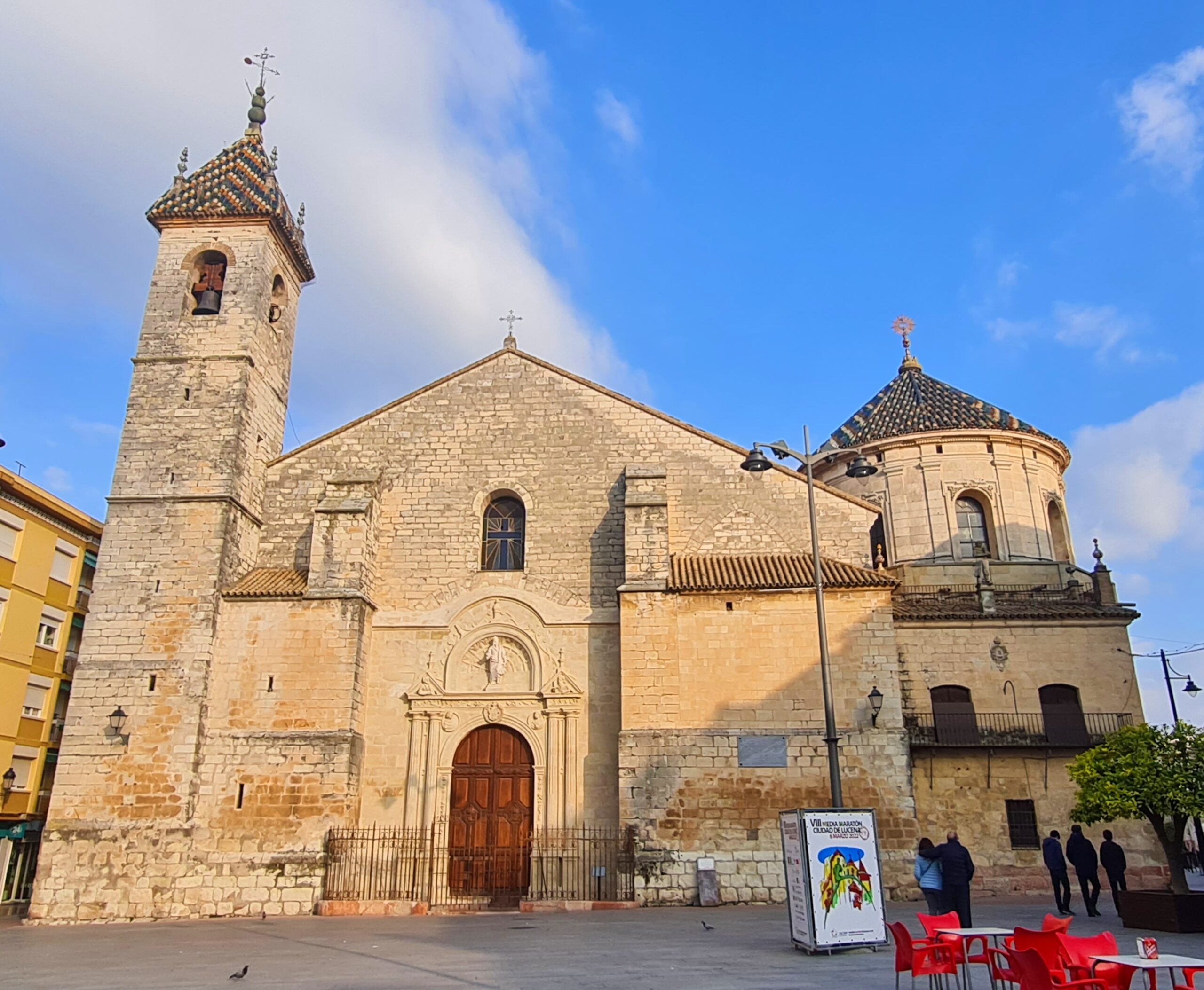 La Iglesia de San Juan Bautista: Un Refugio de Fe y Espiritualidad en Santillana del Mar.