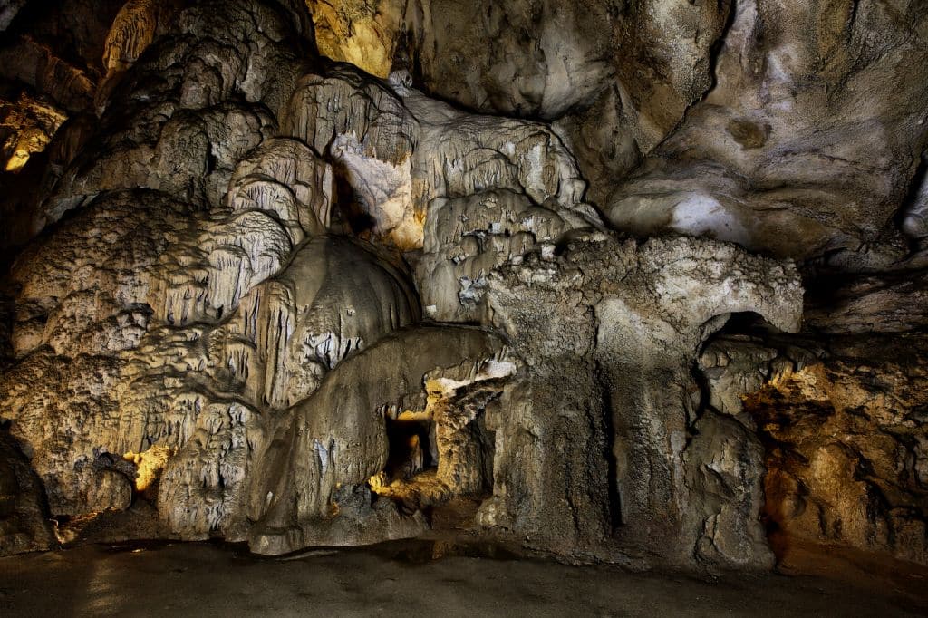 Descubre la impresionante cueva prehistórica de El Castillo en Cantabria